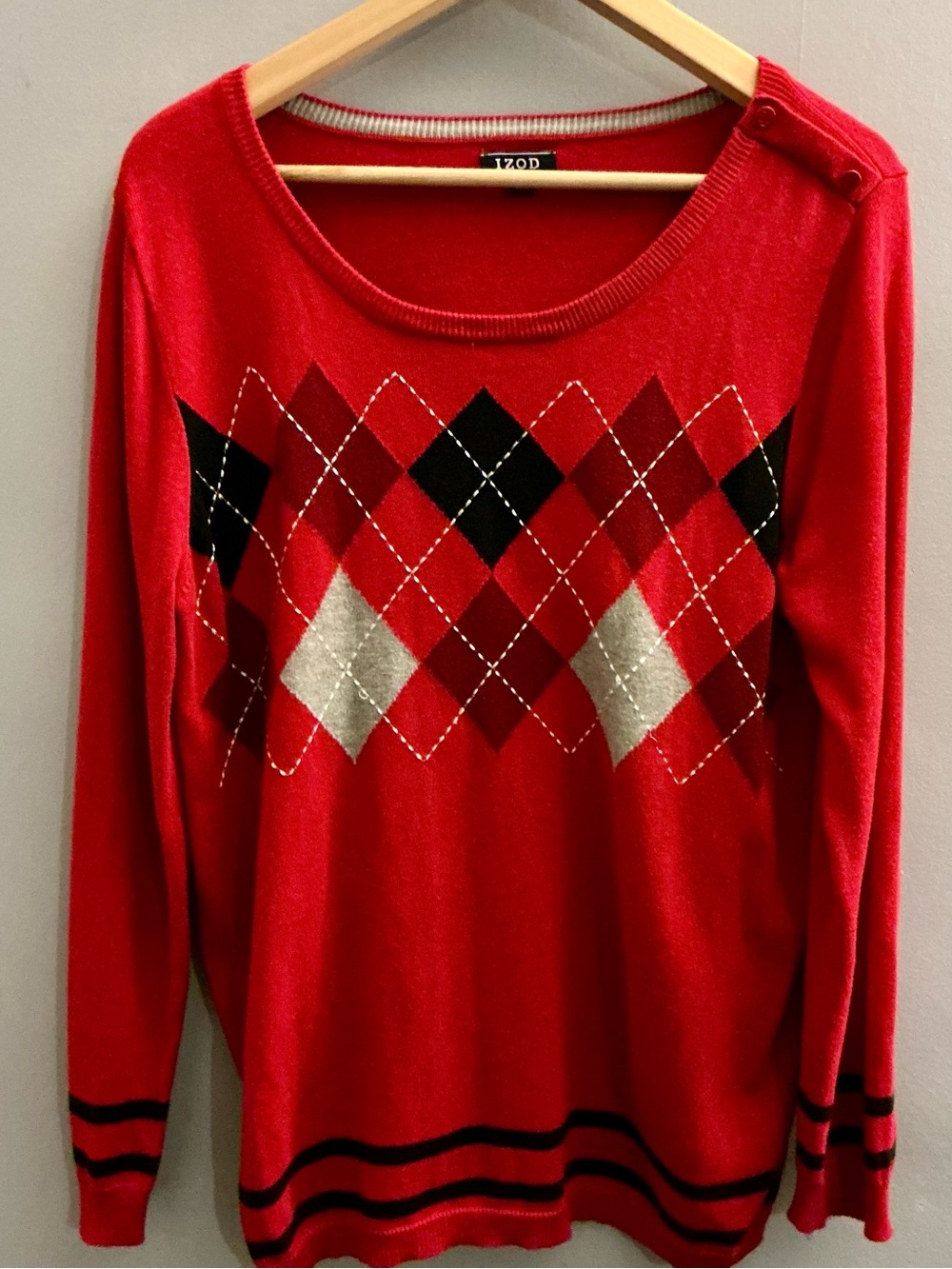 IZOD Red Argyle Sweater Women’s Large Preppy Button Shoulder